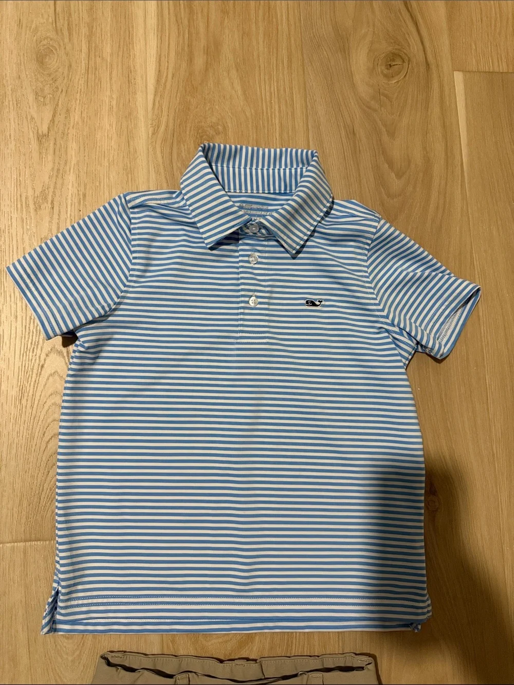 Vineyard Vines performance polo and performance shorts set - Picture 3 of 5